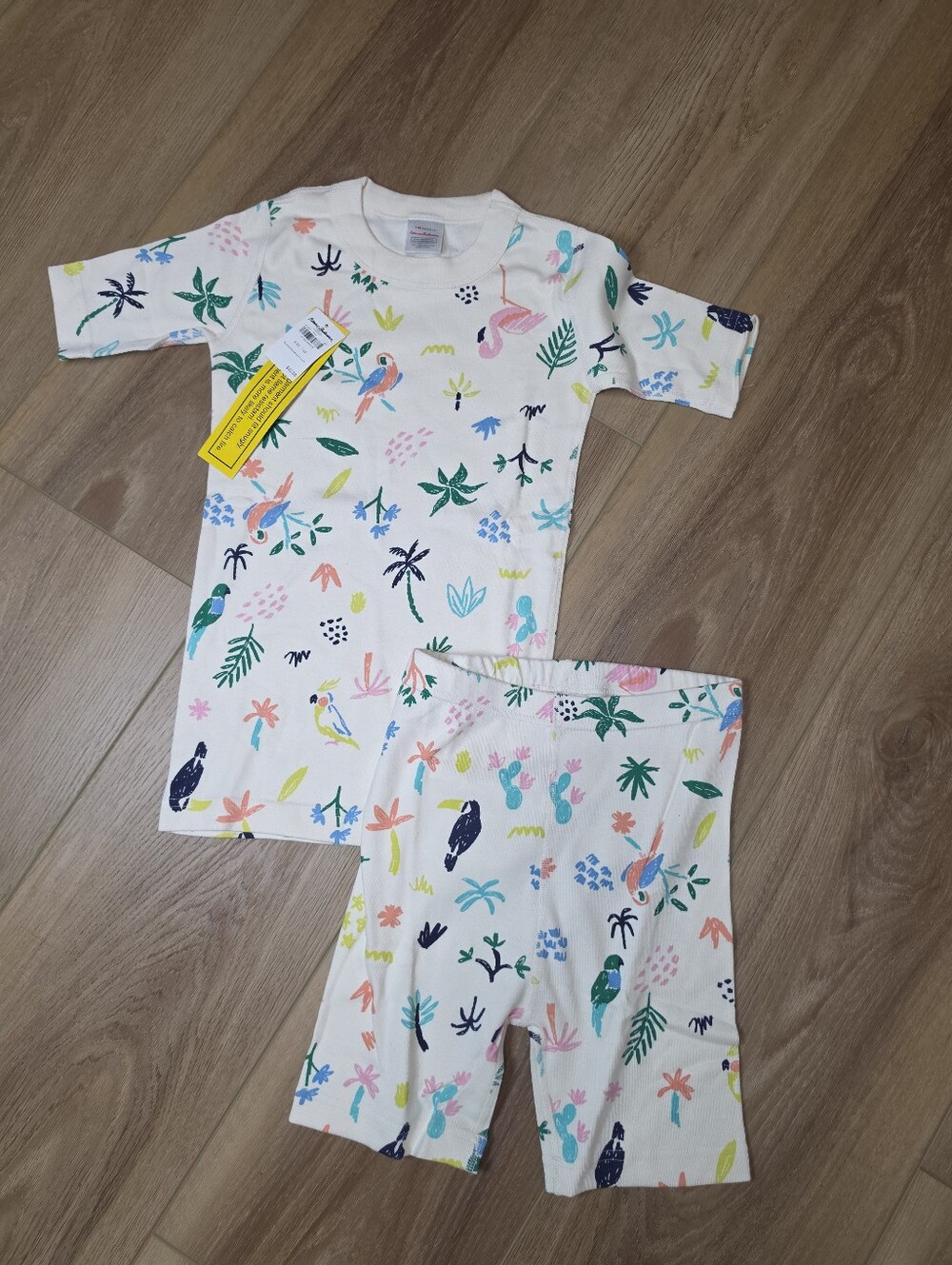 Hanna Andersson Cream Tropical Print Short Pajama Set with Multicolor Birds